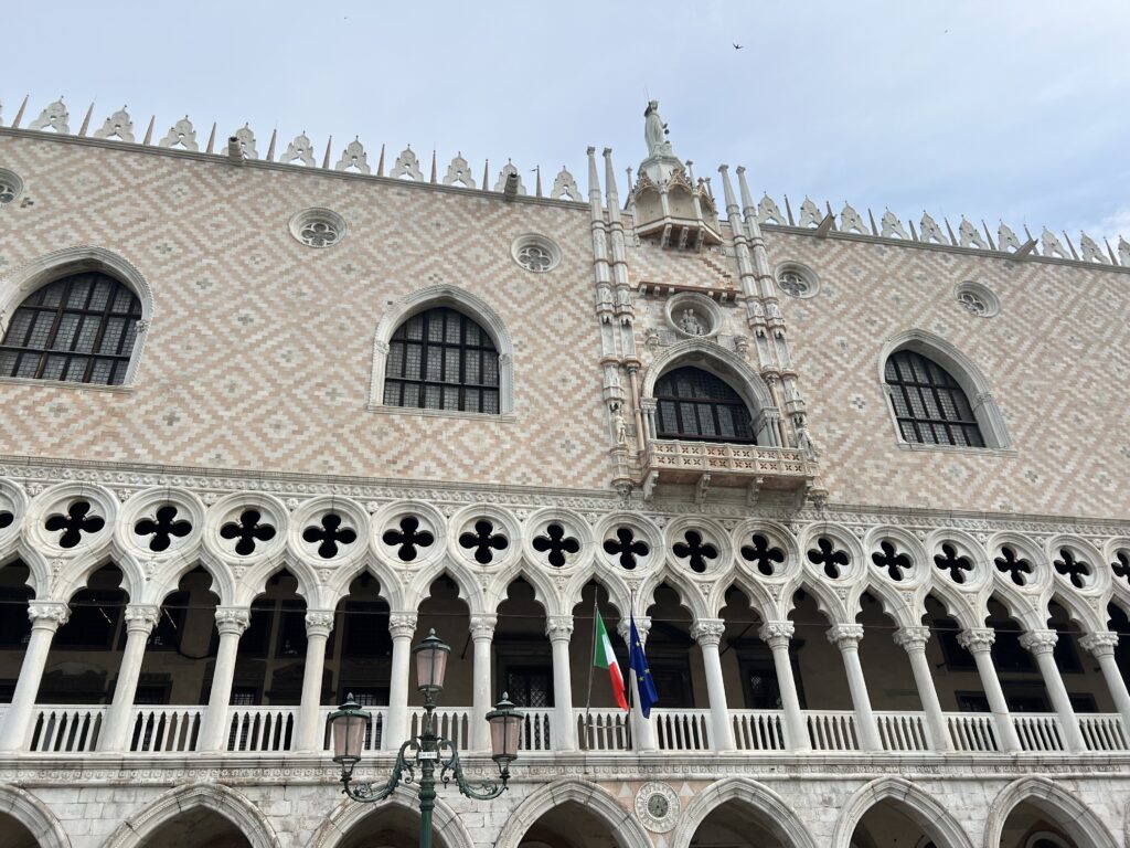 ドゥカーレ宮殿