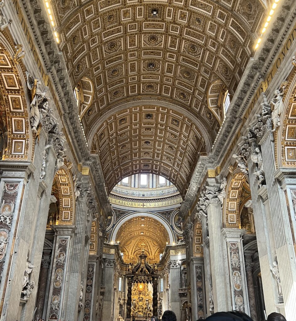 サン・ピエトロ大聖堂内部