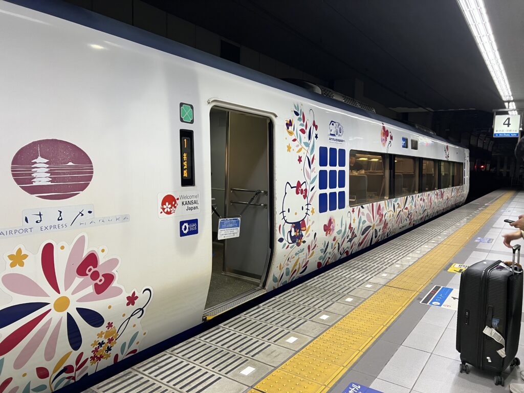 JR西日本のハローキティはるか