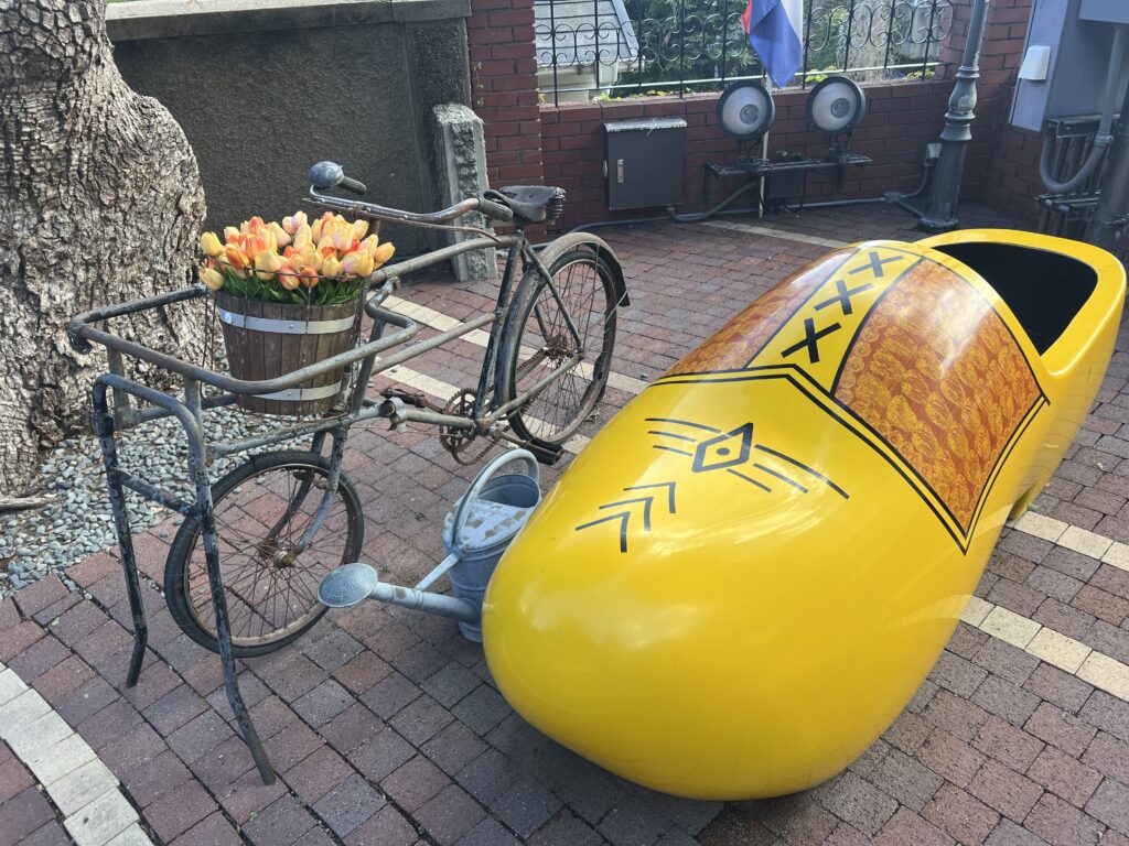 神戸のオランダ館前