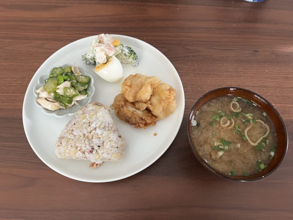 オリジン弁当のおかずでランチ