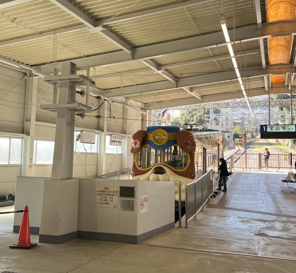 生駒ケーブルの鳥居前駅